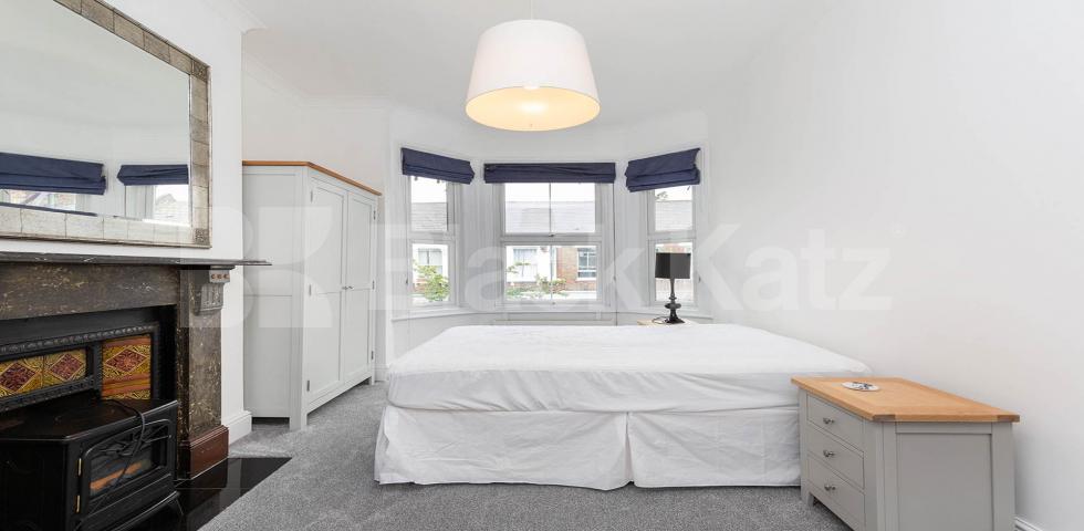 Central camden location 3 double bedrooms plus lounge mins to tube snd shops College Place, Camden